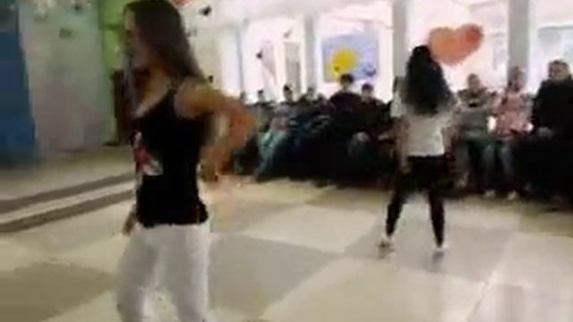 Красивый танец, девочки просто умнички))) смотреть онлайн