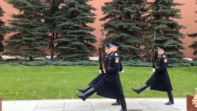В воскресный день, с женой своей, мы вышли со двора... смотреть онлайн