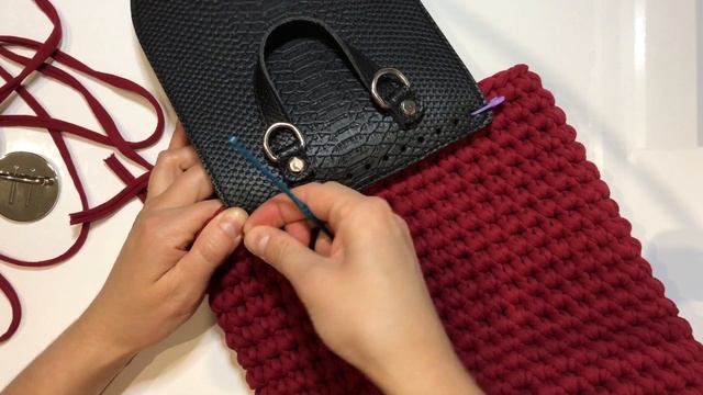 Часть5. Вязаный рюкзак - Пришиваем клапан смотреть онлайн