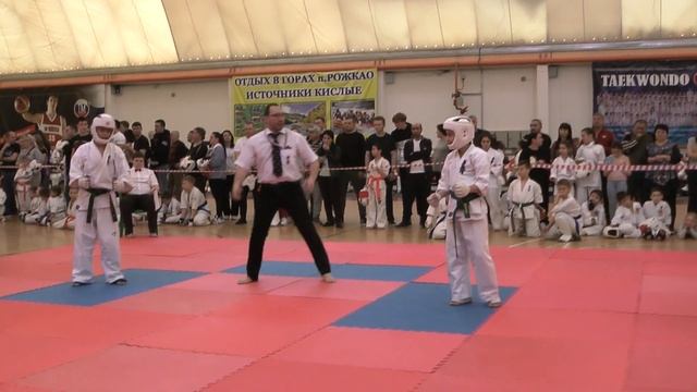 Пожалуй, самый зрелищный бой кубка. Давыдов Владимир - Богатырёв Расул - 1. смотреть онлайн