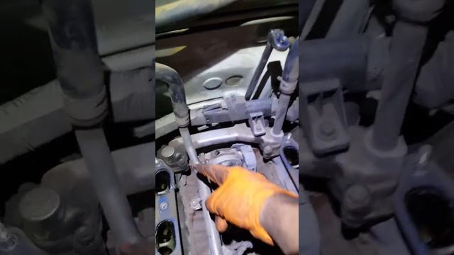 Toyota Tundra v8 2000 4.7 Cómo cambiar la marcha motor de arranque o starter смотреть онлайн