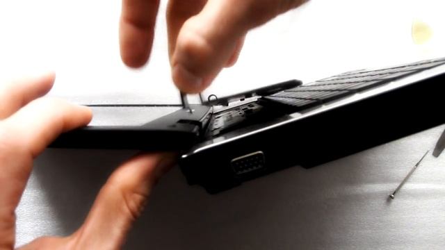 Samsung R60 plus, R58, P500 - Disassembly and fan cleaning (Разборка и чистка ноутбука) смотреть онлайн