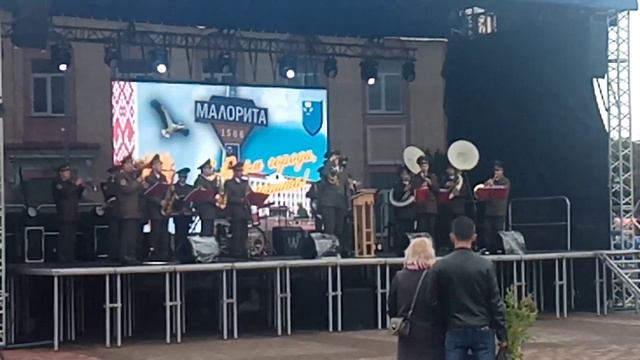 военный оркестр в Малорите. день города смотреть онлайн