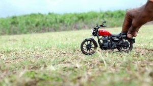 Грузовички привезли новый мотоцикл