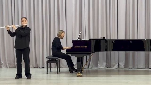 Сухорослова Алина, флейта (средняя группа) смотреть онлайн