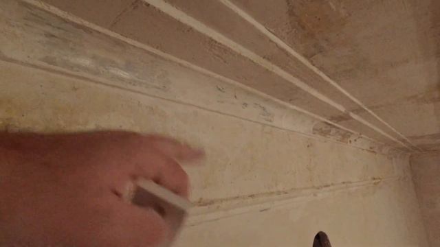 День 91-92. Установка остатков лепнины. Реставрация потолка с дранкой и гипсовой лепниной. смотреть онлайн