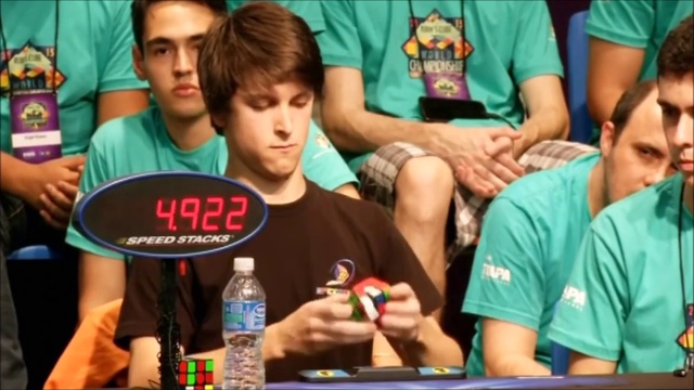 Парень собрал кубик Рубика за 5 секунд смотреть онлайн