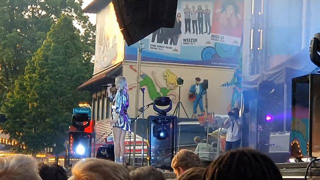 Veronica Maggio - Inga Kläder смотреть онлайн