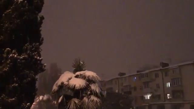 Гроза зимой в Сочи Снегопад с грозой в январе Удар молнии зимой Зимняя гро смотреть онлайн