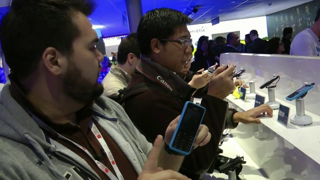 MWC 2013: Nokia за 600 рублей смотреть онлайн