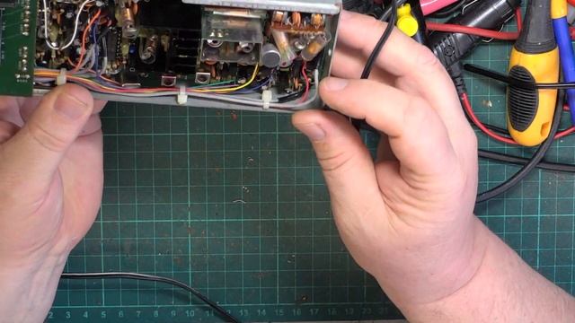 Realistic TRC1005 CB27/81 UK FM C handheld - ebay repair of my own radio смотреть онлайн