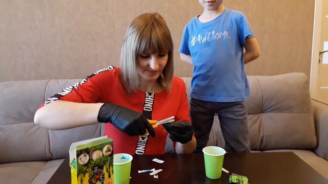 Даня и мама делают слайм из ингредиентов! Смотри, что получилось! Слайм, лизун. смотреть онлайн