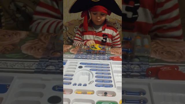 Электронный конструктор знаток.180 схем смотреть онлайн