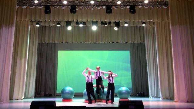 Жонглёры большими шарами "Белые воротнички" г. Кропоткин смотреть онлайн