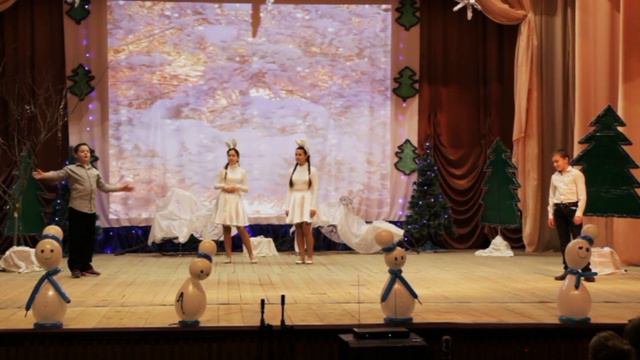 Онлайн спектакль по проекту "Культура для школьника" - «Маленькой елочке» смотреть онлайн