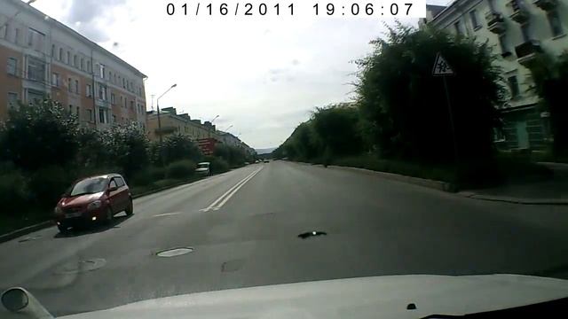 Выезд на "встречку" 09.08.2014, ул. Академика Вавилова, в районе 33-35 дома. смотреть онлайн