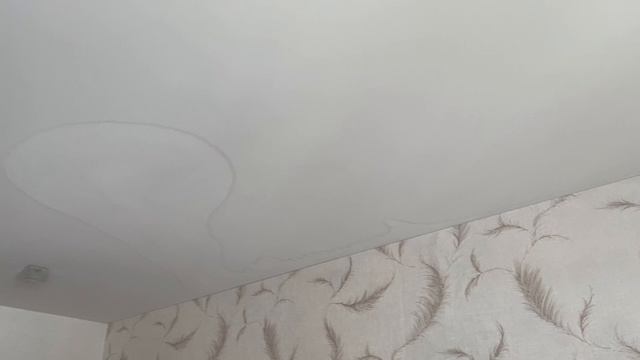 Что происходит с тканевым натяжным потолком при затоплении соседями сверху. смотреть онлайн