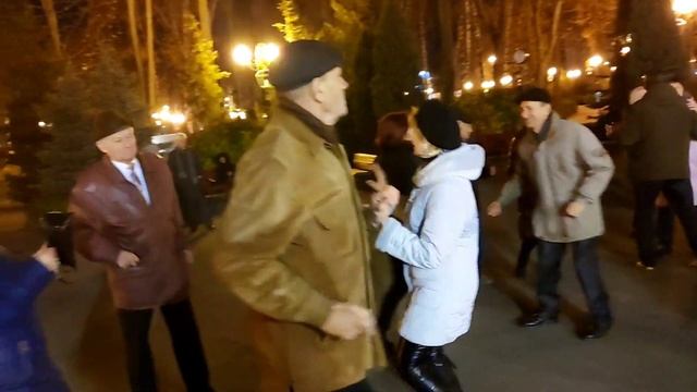 Ой кума ты кумушка Танцы в парке Горького Харьков Ноябрь 2021 смотреть онлайн