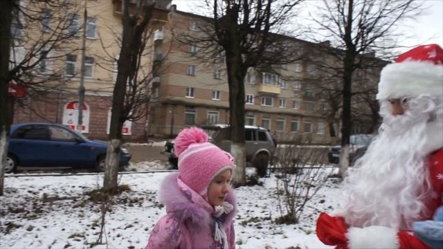 Дед мороз и Снегурочка на улицах города смотреть онлайн