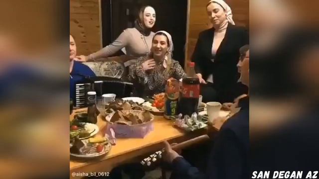 ЛАРИСА ИРИЗИЕВА МАККА САГАИПОВА В КОМПАНИИ ДРУЗЕЙ ПОЕТ ОЧЕНЬ КРАСИВО смотреть онлайн