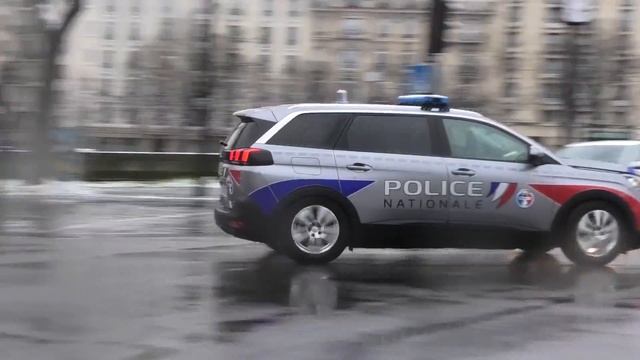Police convoi de Peugeot 5008 смотреть онлайн