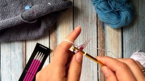 Открытый край | Набор петель на спицу с помощью крючка и дополнительной нити.