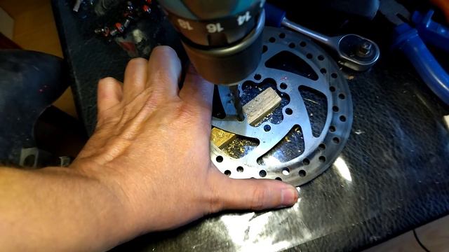 правка центровка (калибровка) тормозного диска Kugoo m4 смотреть онлайн