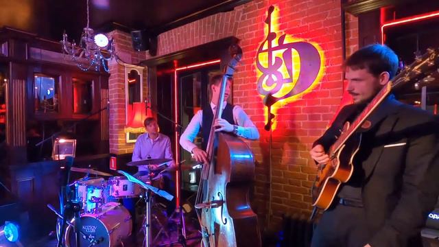 Трио Павла Ершова- Relaxin At Carantino