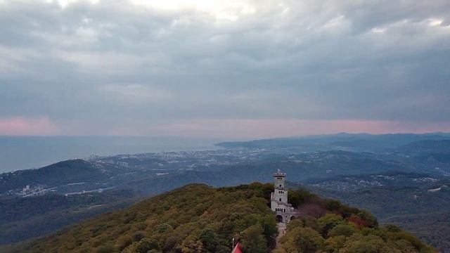 "Делу время, потехе час" - но отдыхать обя-за-тель-но!!! На вершине горы Ахун - Сочи смотреть онлайн