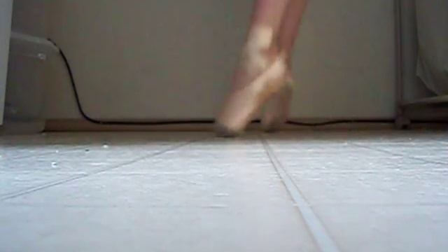 Soft Bloch Balance European Pointe Shoes смотреть онлайн