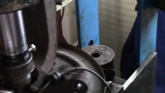 Замена подшипника ступицы Renault Megane смотреть онлайн