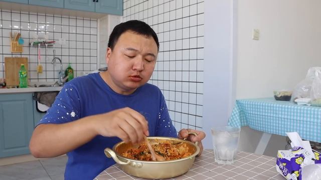 小伙自制韩式拌饭，加料实在，肉菜满满，连肉带菜一口下去太过瘾！【cram阿强】
