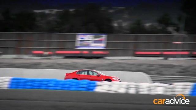 FGX Ford Falcon XR8 v VF Holden Commdore SS V Redline for a Track Review смотреть онлайн