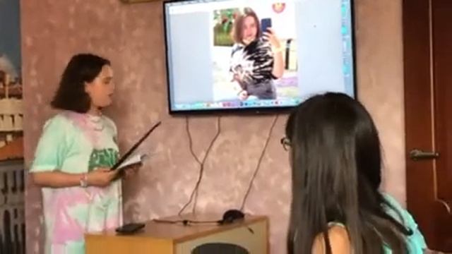 На уроке английского. Описание фото. смотреть онлайн