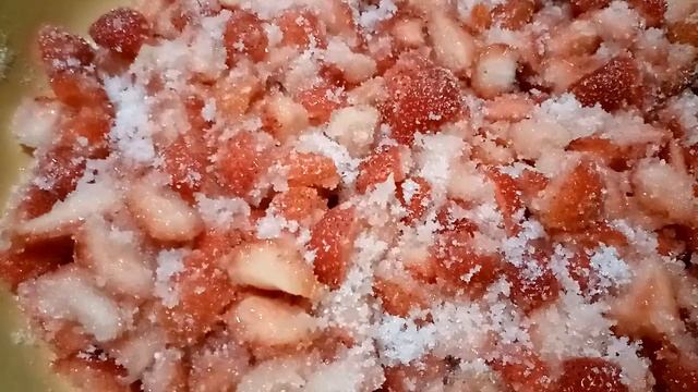 Клубника: варенье обычное и "живое". смотреть онлайн