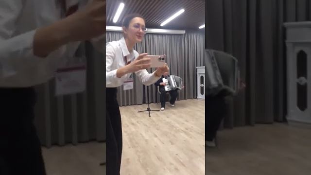 Когда- то, говорят РИО- РИТу, так танцевали, а Раиса Абдрахимова вот так её на аккардионе играет. смотреть онлайн