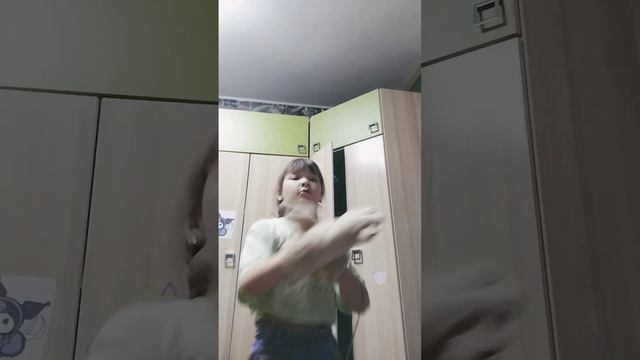 мне купили варежки на зиму #танец #хочуврек #реальнаяжизнь смотреть онлайн