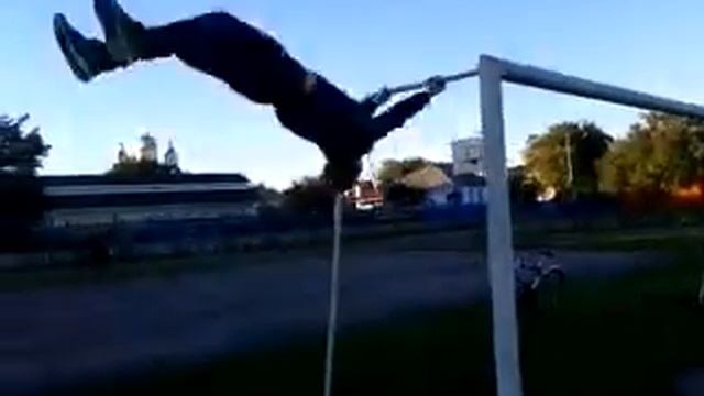 турников нету, зато есть футбольные ворота смотреть онлайн