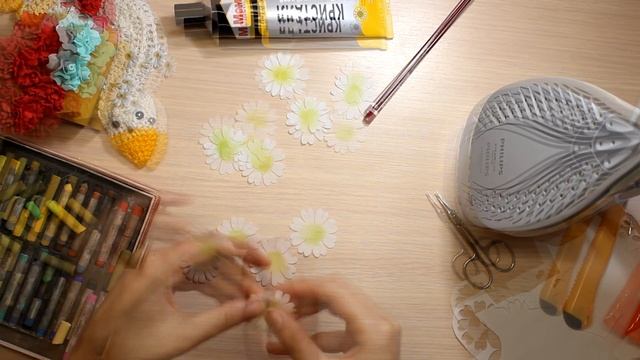 Скрапбукинг: Цветы для скрапбукинга. Ромашки своими руками. scrap flowers from foamiran смотреть онлайн