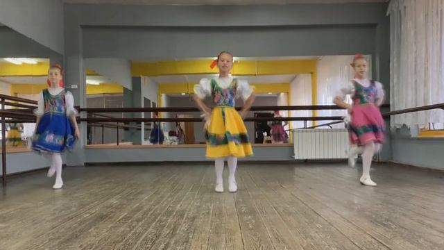 Образцовый ансамбль танца "Сибирочка" "Трио" смотреть онлайн