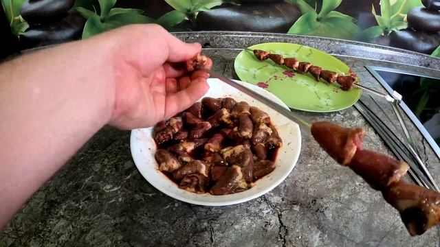 Куриные сердечки на мангале. Chicken hearts on the grill. смотреть онлайн