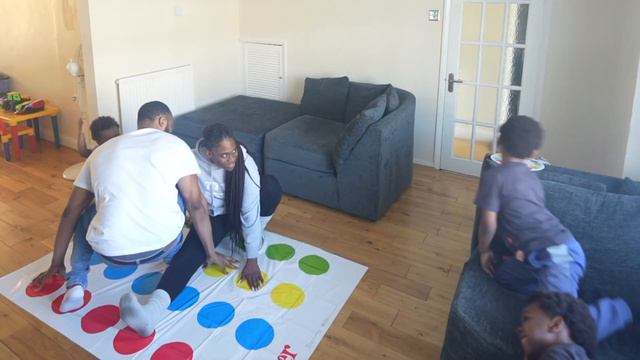 HUSBAND AND WIFE PLAY THE TWISTER GAME (GONE WRONG) смотреть онлайн