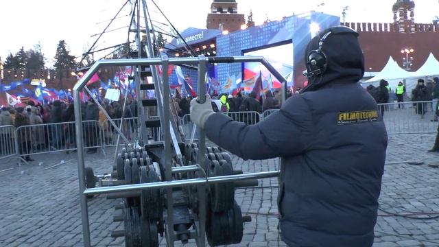 Большой операторский кран в действии смотреть онлайн