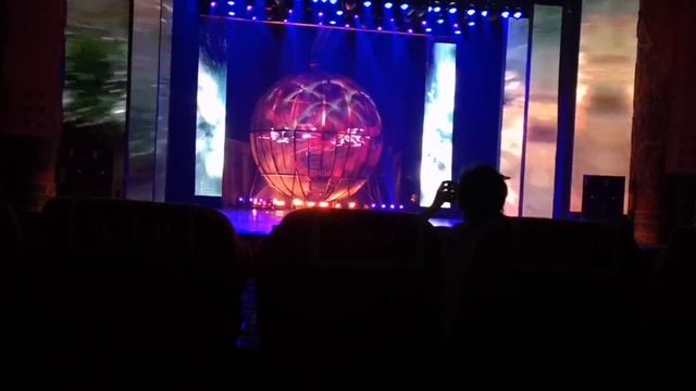 Цирк в Пекине_Мотоциклисты в шаре смотреть онлайн