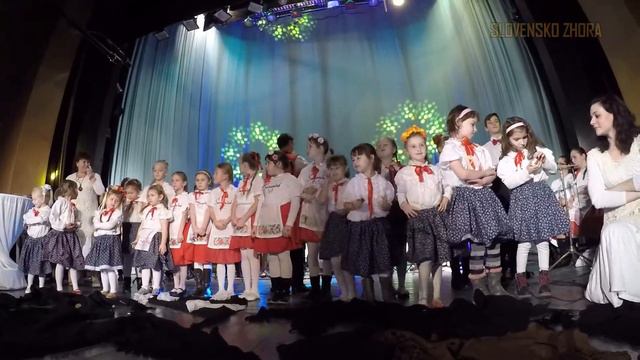 Tvorí Mesto Dedina, Ako Jedna Rodina - Vianočné Predstavenie - Detský Folklórny Súbor Šurianček