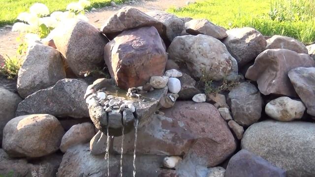 Альпийская горка с прудиком и водопадом на садовом участке смотреть онлайн