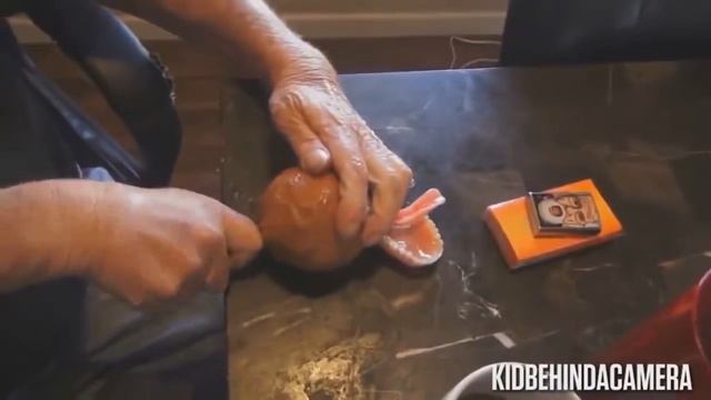 ЗЛОЙ ДЕДЗЛОЙ ДЕД ЕСТ ГОВНО В КАРАМЕЛИ!!!**ГАВНОИД* смотреть онлайн