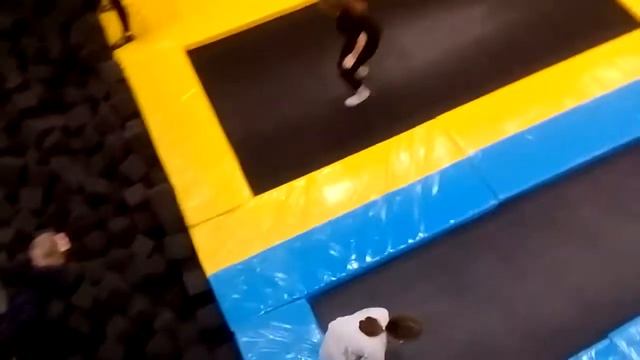 Прыгалки в Hero Park смотреть онлайн