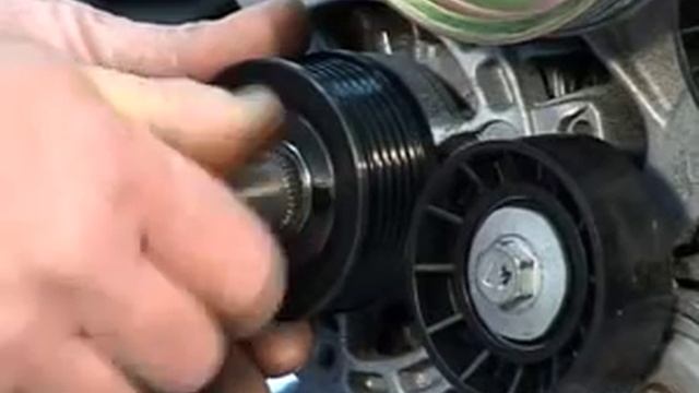 Проверка и замена агрегатных ремней двигателя смотреть онлайн