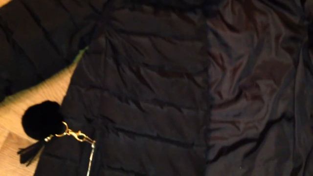 Черный женский пуховик с натуральным меховым воротником смотреть онлайн